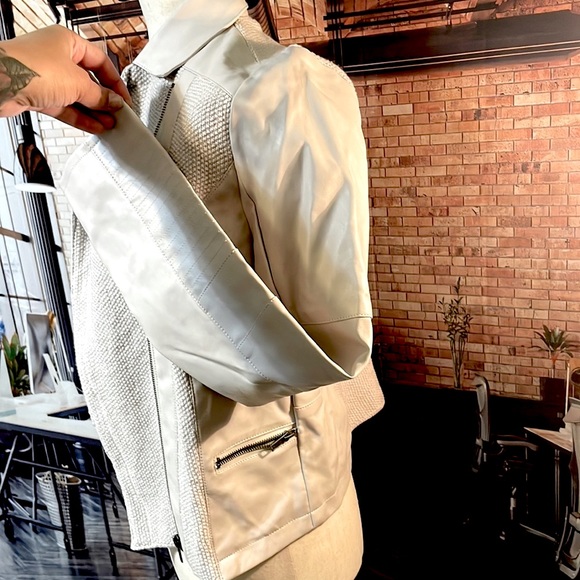Design History NYC faux leather and knit sweater jacket. Women’s medium - Picture 7 of 7
